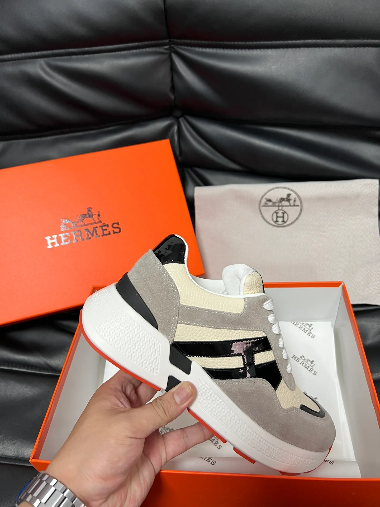 [HERMES] Hermès men's shoes 💰520💰 - High-end quality original order - Upper: 🔝 tumbled calfskin, suede calfskin, shoe body sewn with H pattern - Lining: water-dyed cowhide - Outsole: ultra-light T men's shoes 💰U foam rubber; two-color molded outsole - Super high quality control, fine workmanship: highlighted (high-end, luxury, grade) -Size : 39-44 (38, 45 can be customized)